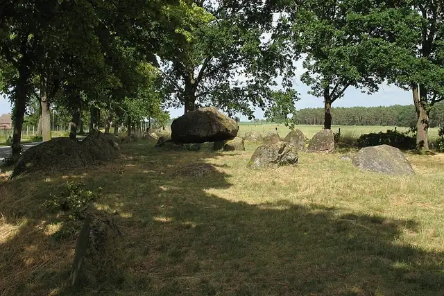 Großsteingrab Mellen – Megalith, 20 km from Wittenberge