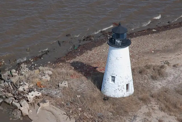 Poole's Island Lighthouse – Lighthouse, 14 km from Edgewood