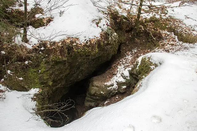 Alfelder Windloch – Cave, 14 km from Altdorf bei Nürnberg