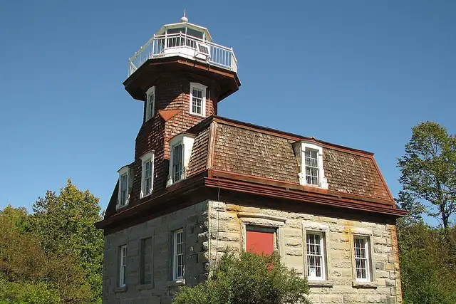 Bluff Point Lighthouse – Lighthouse, 9 km from Plattsburgh