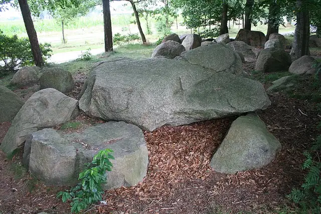 Großsteingrab Steinkimmen 3 – Megalith, 24 km von Bremen