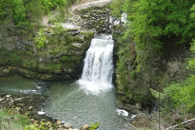Saut-du-Doubs – Wasserfall, 9 km von La Chaux-de-Fonds