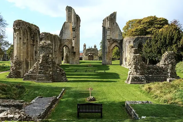 Glastonbury Abbey – Ruine, 20 km von Bridgwater