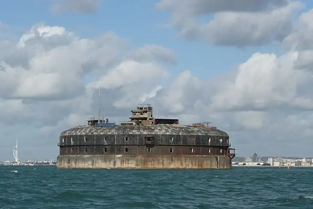 Horse Sand Fort – Fort, 6 km from Portsmouth