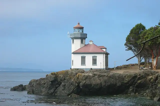 Lime Kiln Point Lighthouse – Lighthouse, 13 km from Oak Bay