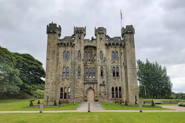Hylton Castle – Castle, 12 km from Newcastle