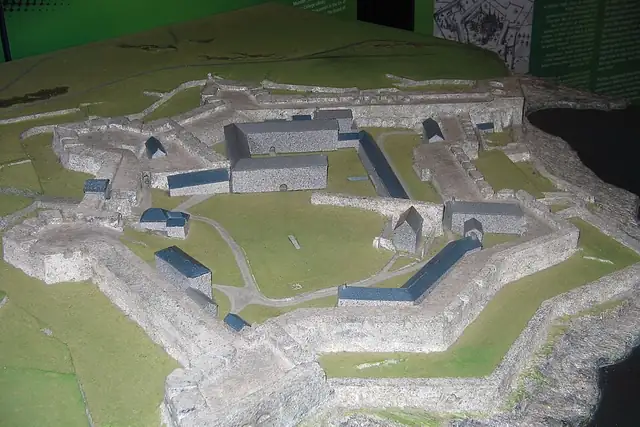 Charles Fort – Fort, 22 km from Cork