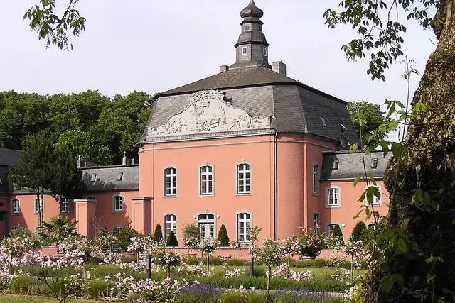 Schloss Wickrath – Burg oder Schloss, 7 km von Mönchengladbach