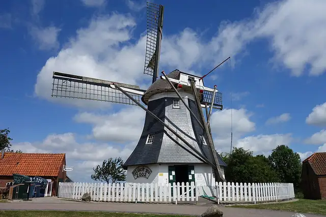 Werdumer Mühle (Erdholländer) – Windmill, 10 km from Wittmund