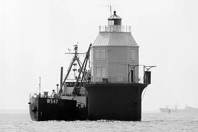 Baltimore Lighthouse – Lighthouse, 9 km from Lake Shore