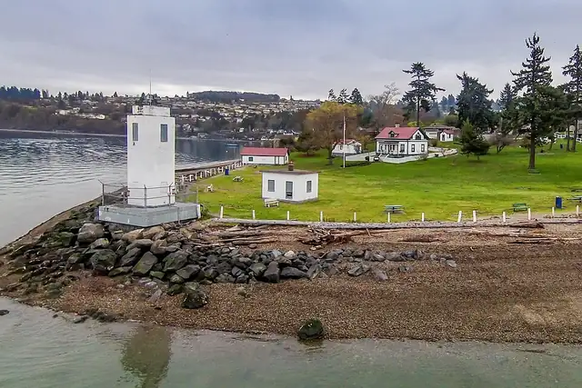 Browns Point Lighthouse – Lighthouse, 6 km from Tacoma