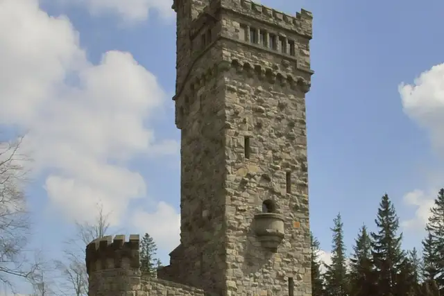 Carl-Eduard-Warte – Aussichtsturm, 6 km von Ilmenau