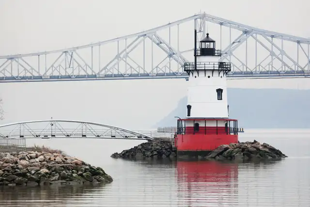 Tarrytown Light – Lighthouse, 6 km from Greenburgh