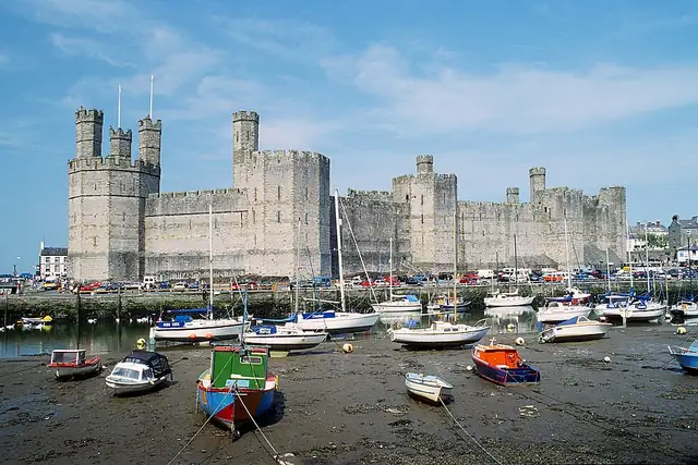 Castell Caernarfon – Castle, 14 km from Bangor