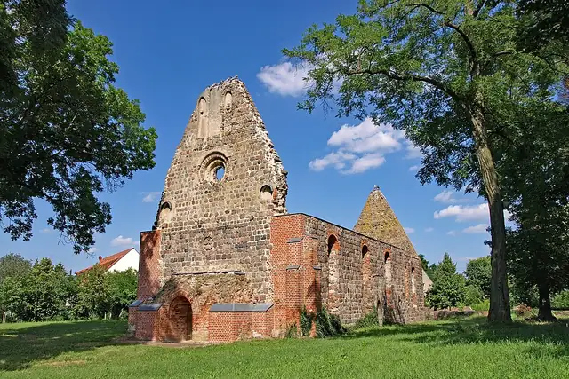 Kirchenruine Dolgelin – Ruine, 19 km von Frankfurt (Oder)