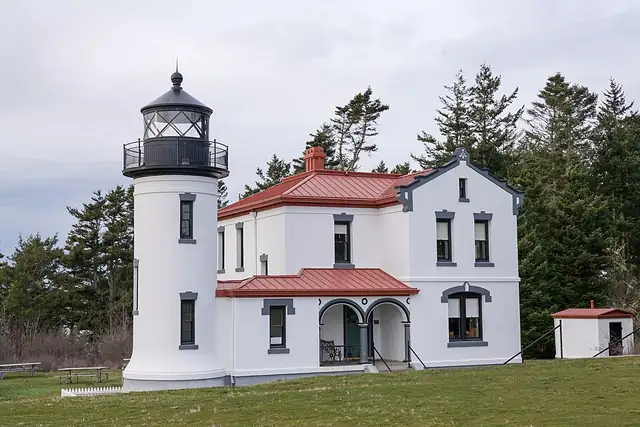Admiralty Head Lighthouse – Lighthouse, 15 km from Oak Harbor